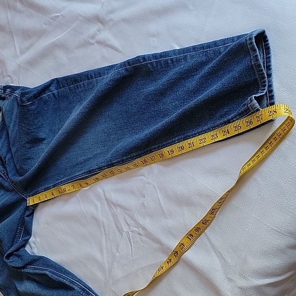 American Eagle medium wash high rise mom jean size 0 - Picture 4 of 7